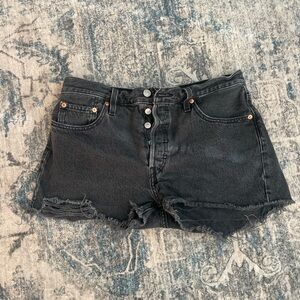 Levi’s 501 Shorts Button Closure